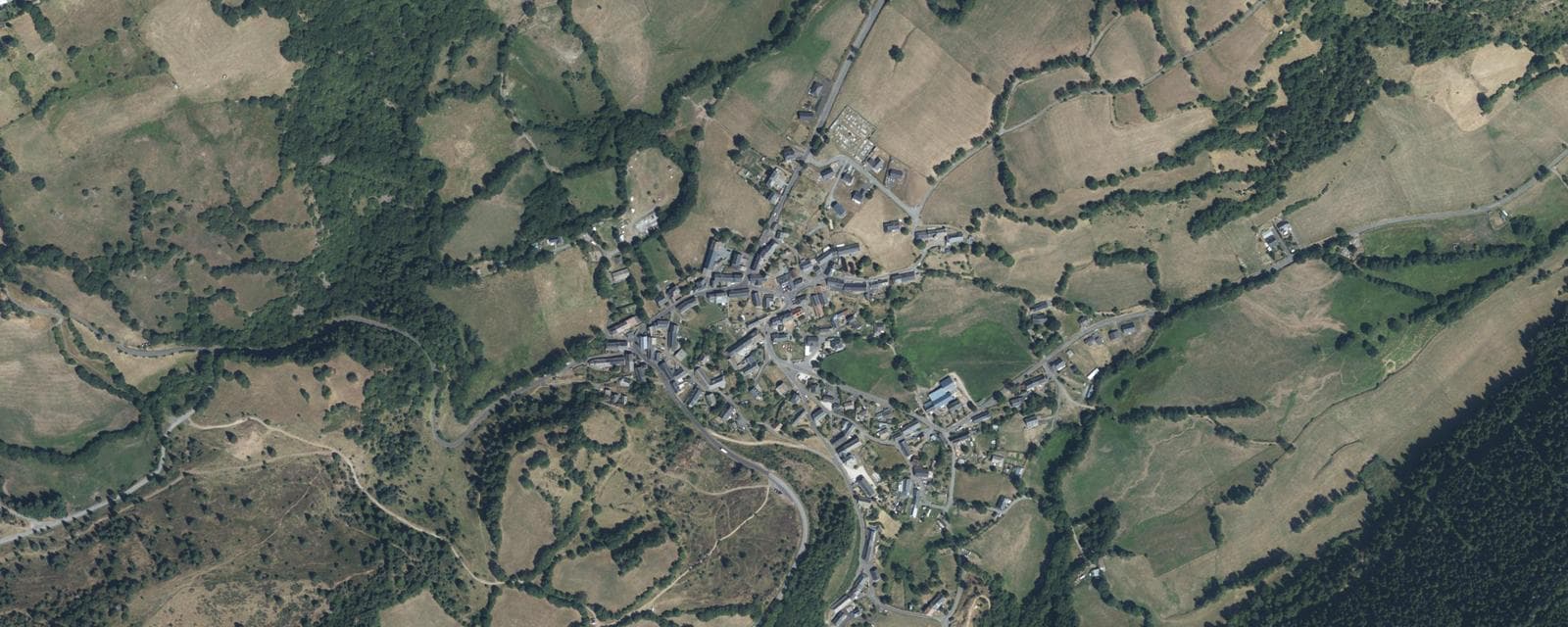 Vue aérienne de Albepierre-Bredons (Cantal)