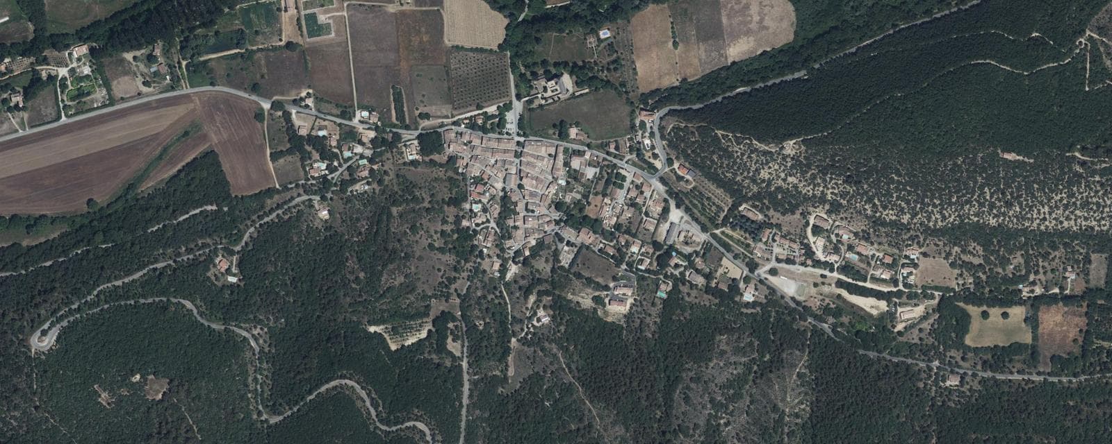 Vue aérienne de Allemagne-en-Provence (Alpes-de-Haute-Provence)