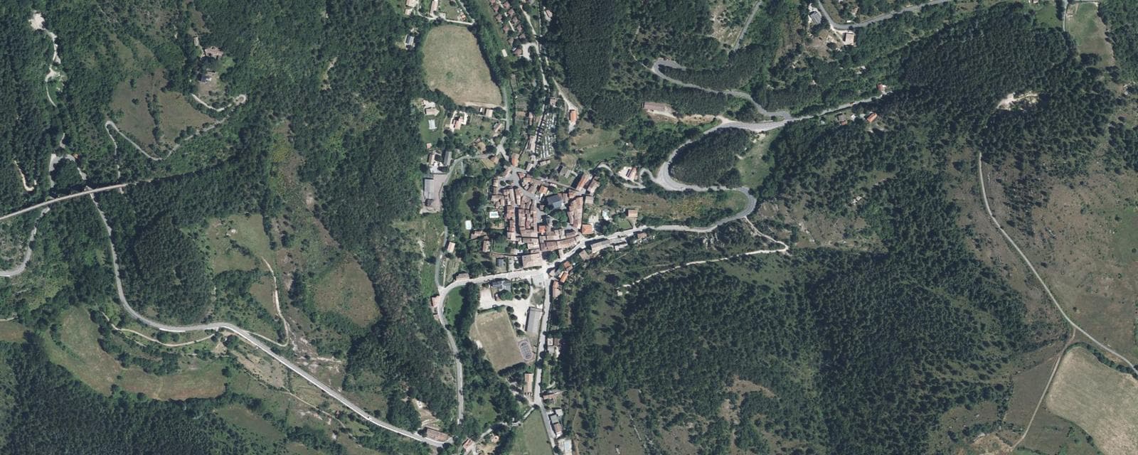 Vue aérienne de Alzon (Gard)