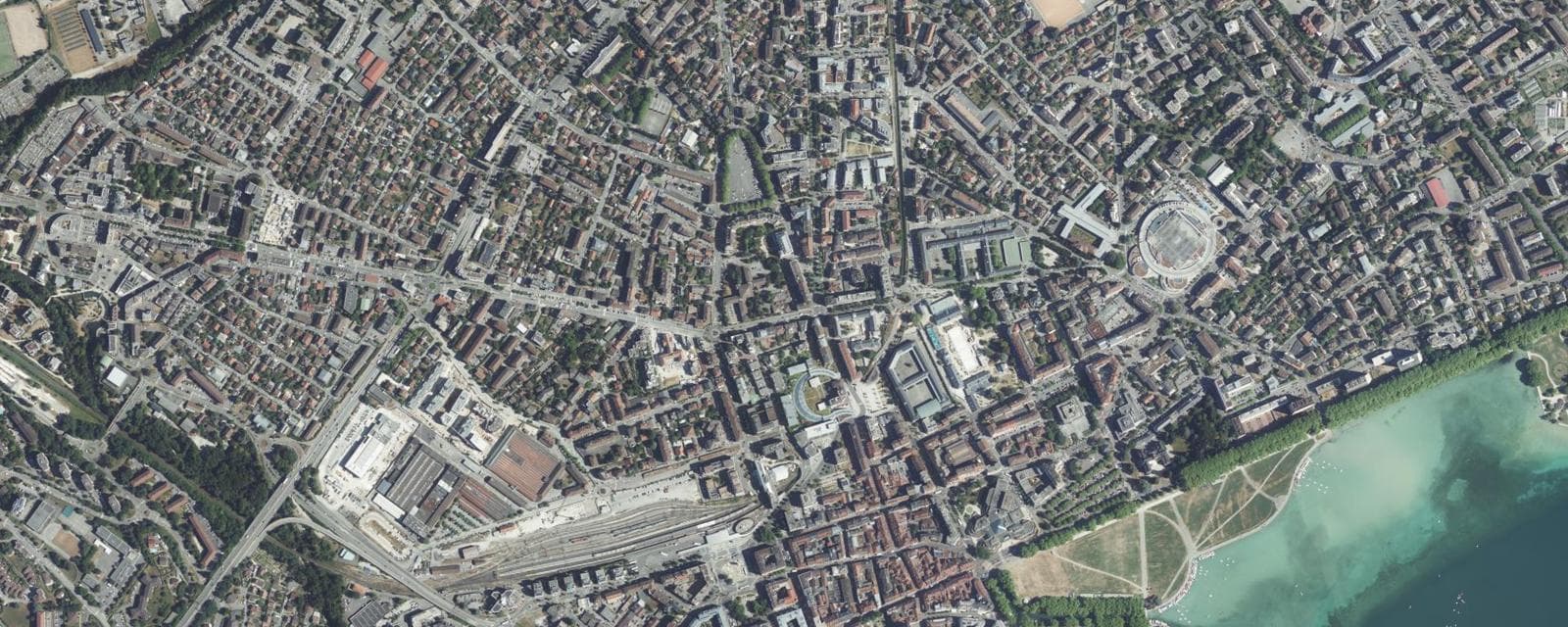 Vue aérienne de Annecy (Haute-Savoie)