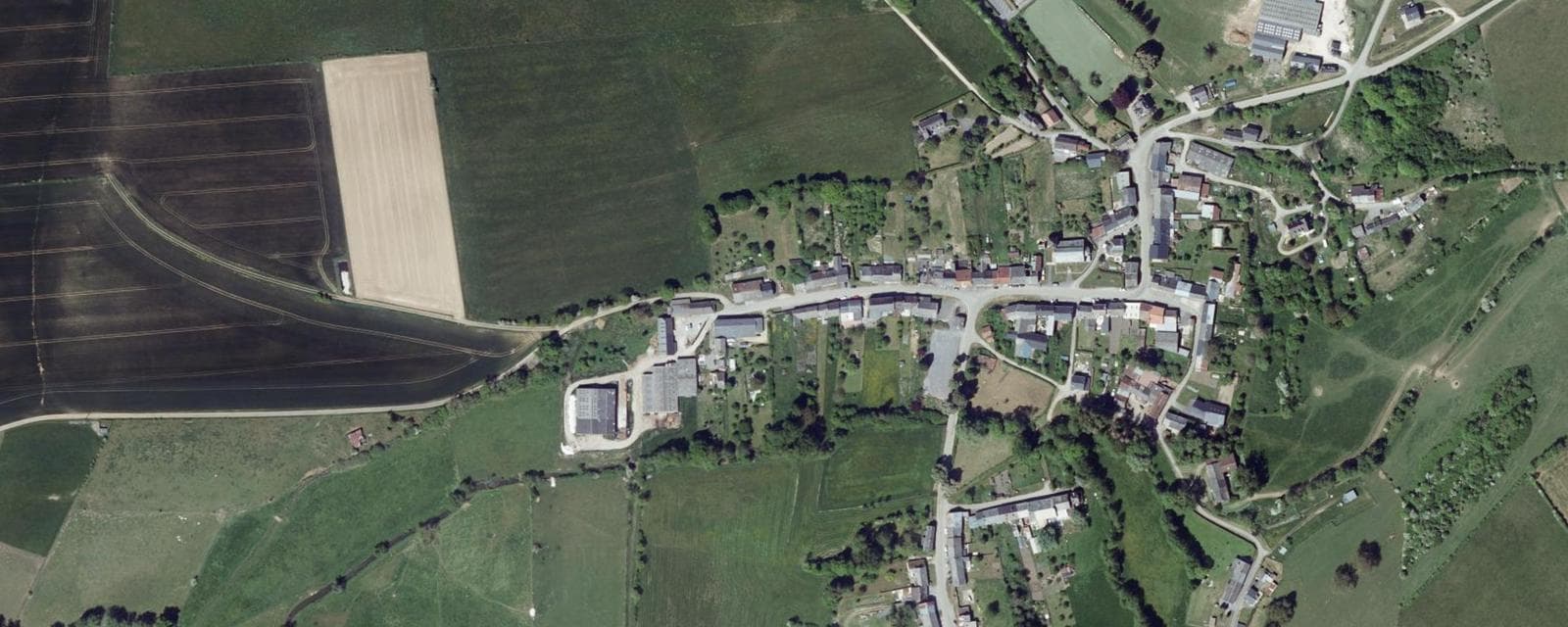 Vue aérienne de Aouste (Ardennes)