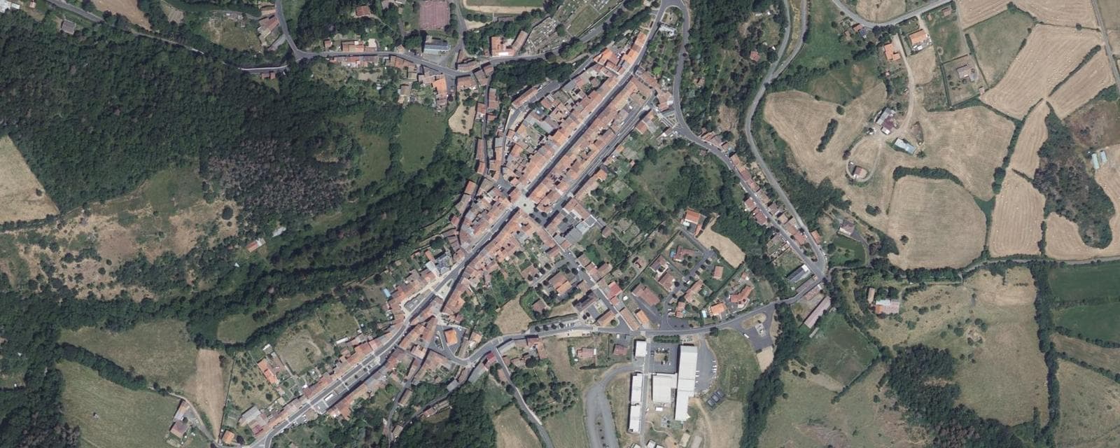 Vue aérienne de Ardes (Puy-de-Dôme)