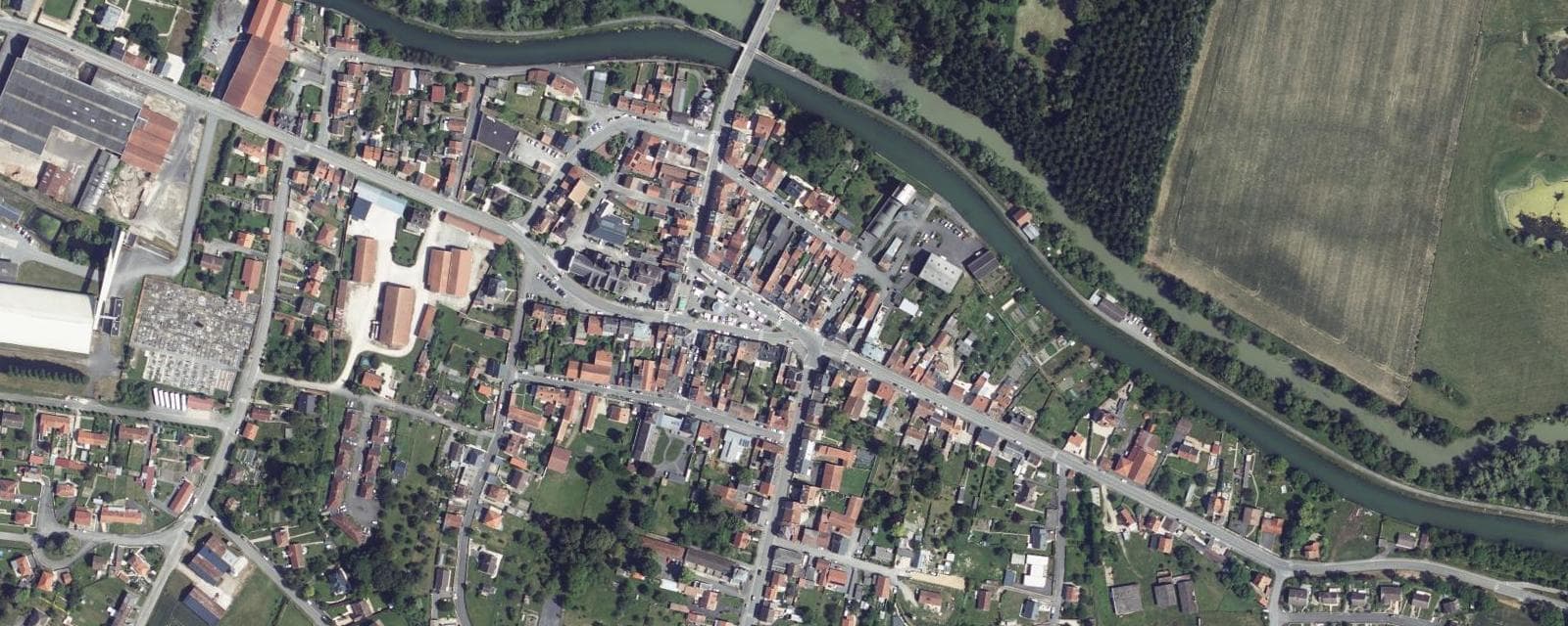 Vue aérienne de Attigny (Ardennes)