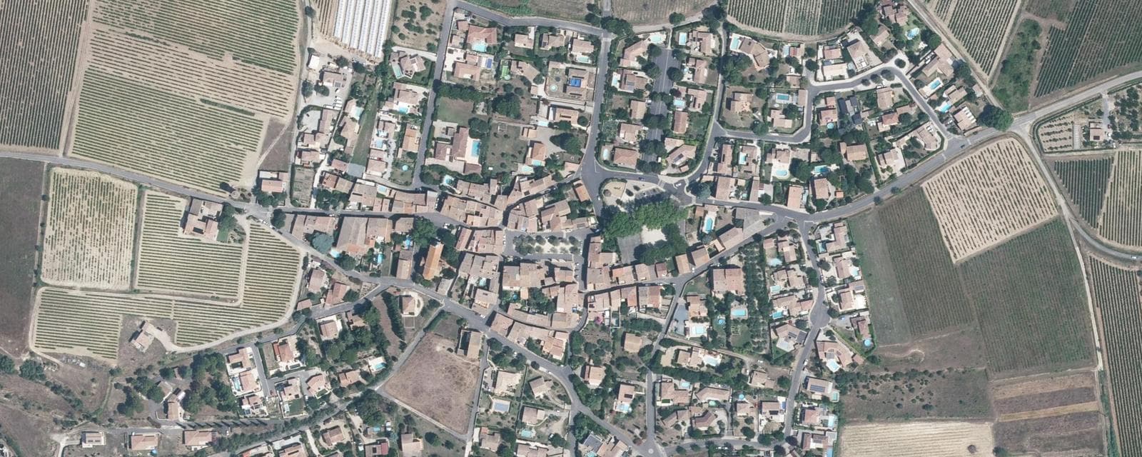 Vue aérienne de Aumes (Hérault)