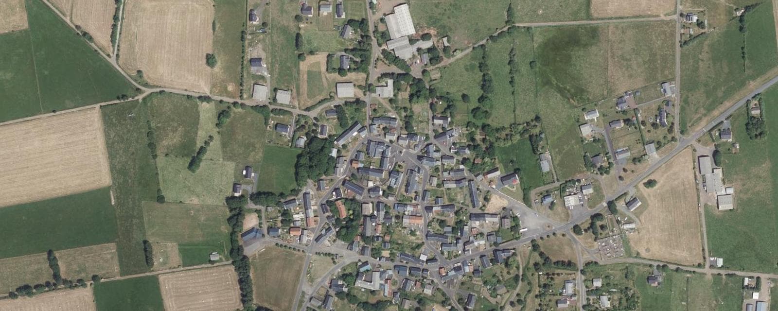 Vue aérienne de Aurières (Puy-de-Dôme)