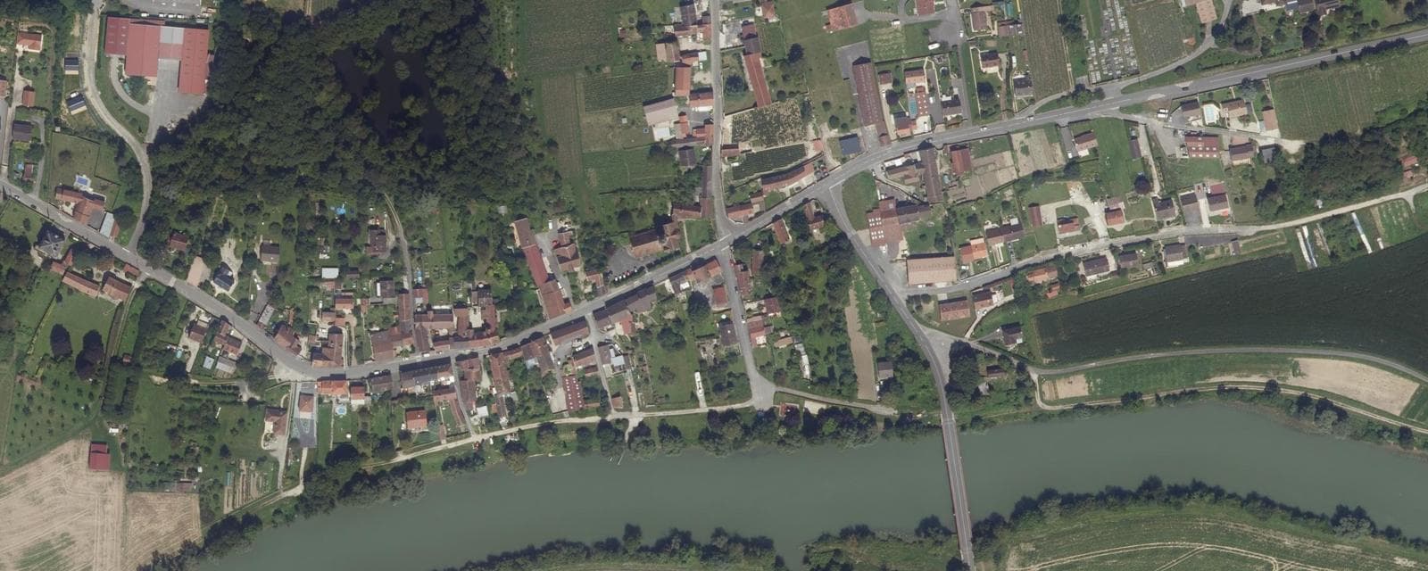 Vue aérienne de Azy-sur-Marne (Aisne)