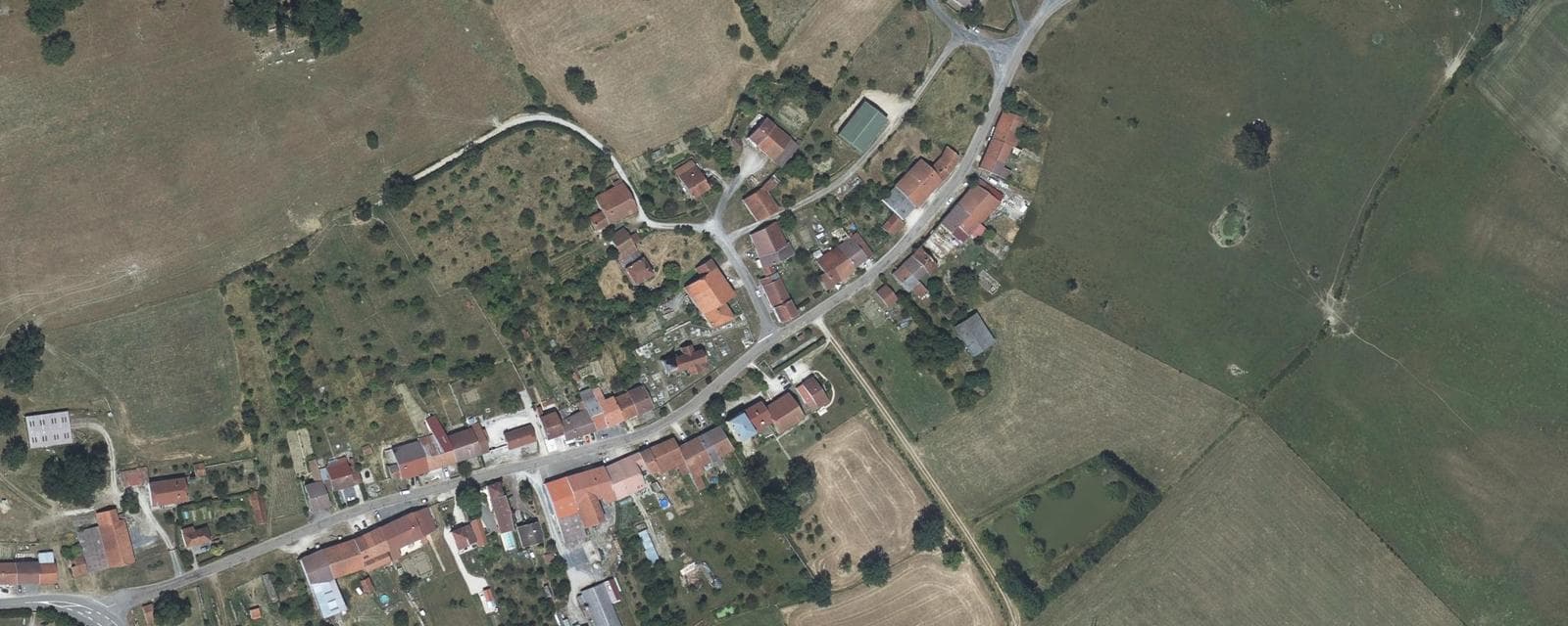 Vue aérienne de Bassoncourt (Haute-Marne)