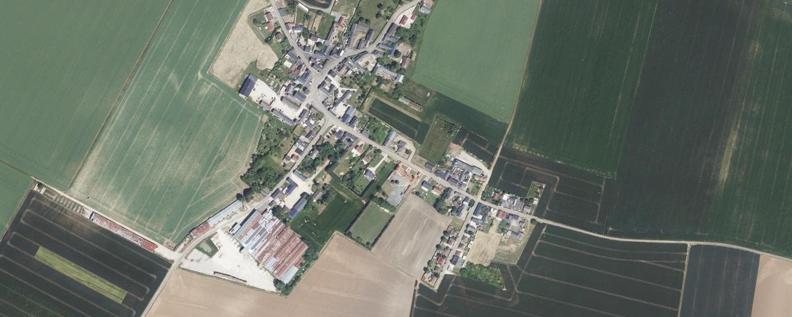 Vue aérienne de Bazoches-les-Hautes (Eure-et-Loir)