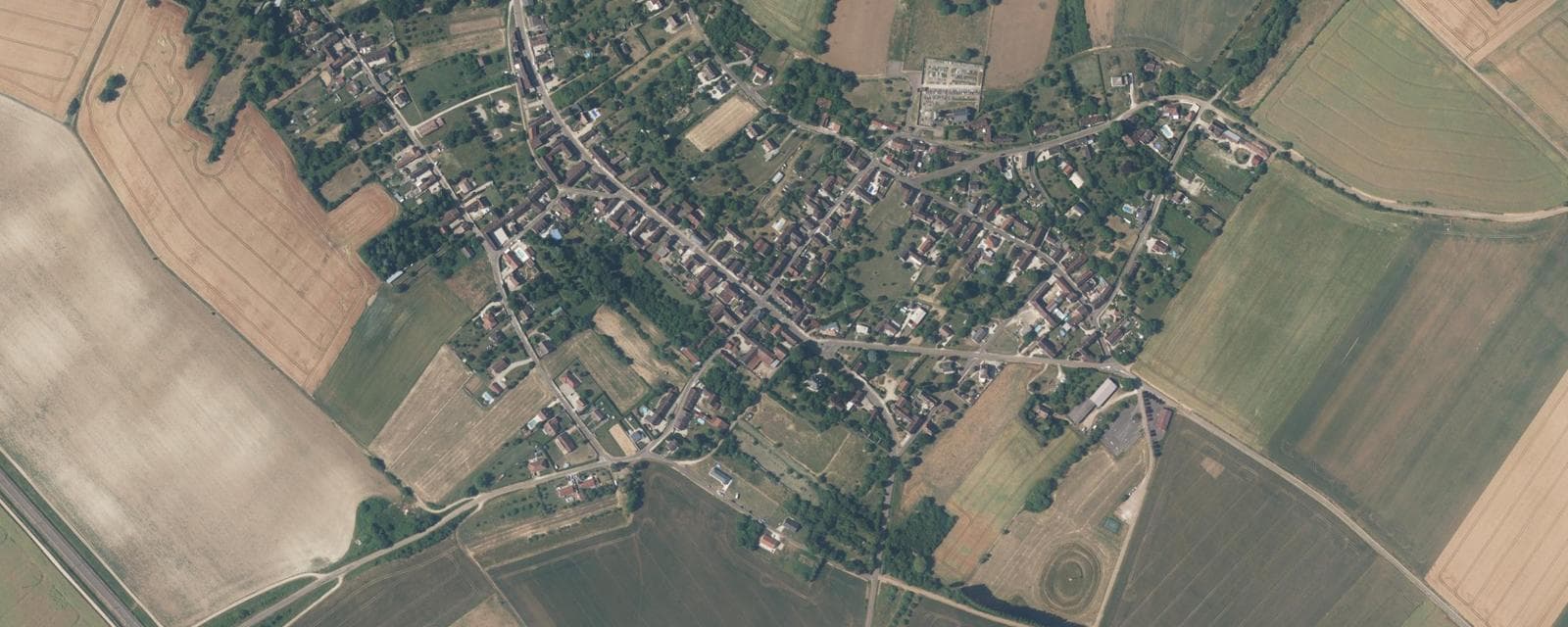 Vue aérienne de Bellechaume (Yonne)