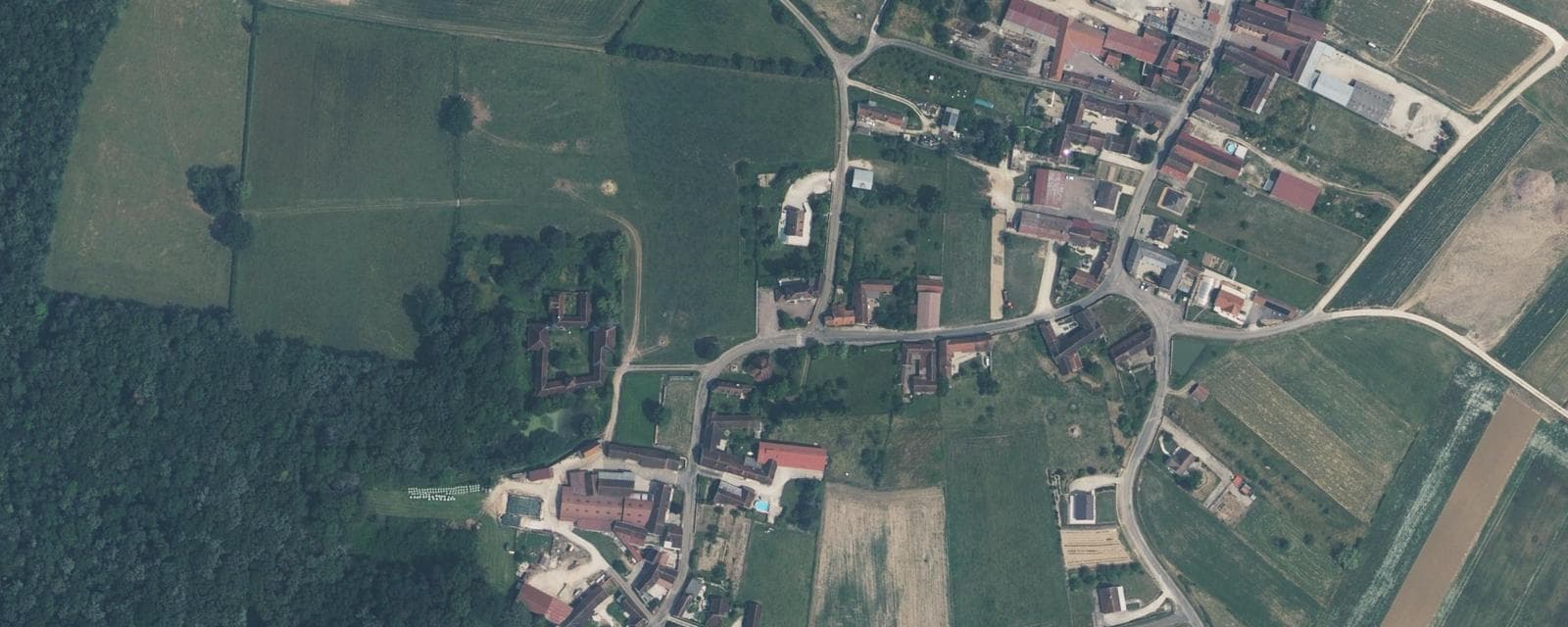 Vue aérienne de Bernouil (Yonne)