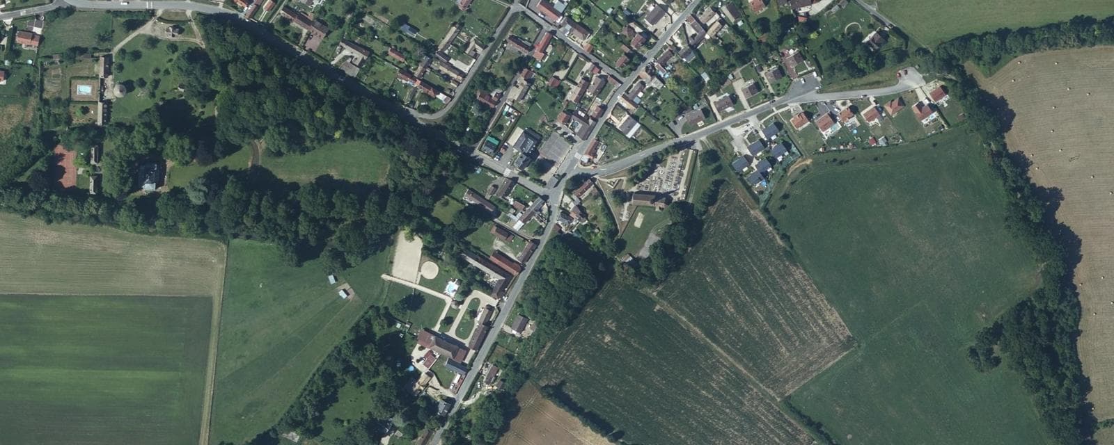 Vue aérienne de Bernouville (Eure)