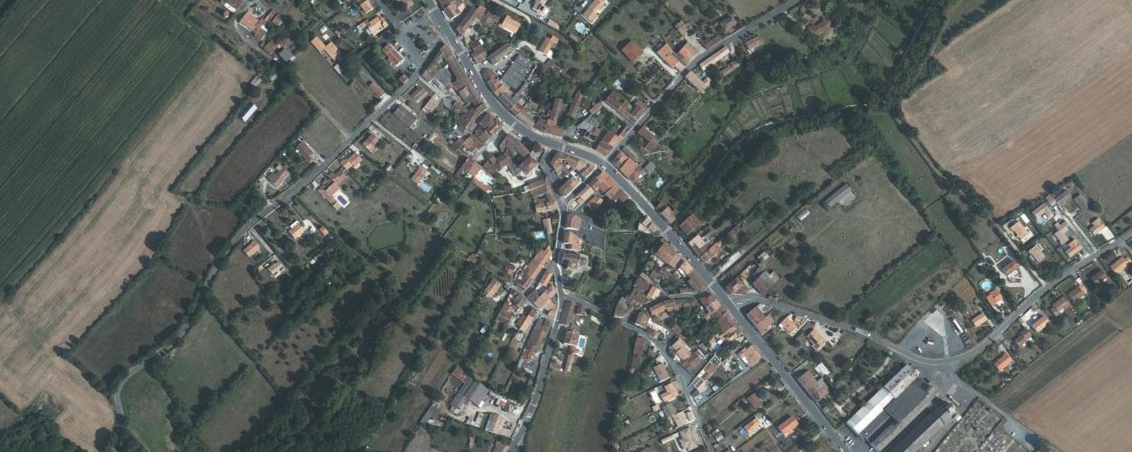 Vue aérienne de Beurlay (Charente-Maritime)