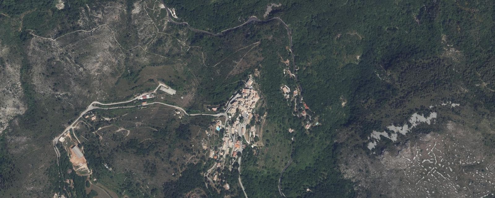 Vue aérienne de Bézaudun-les-Alpes (Alpes-Maritimes)