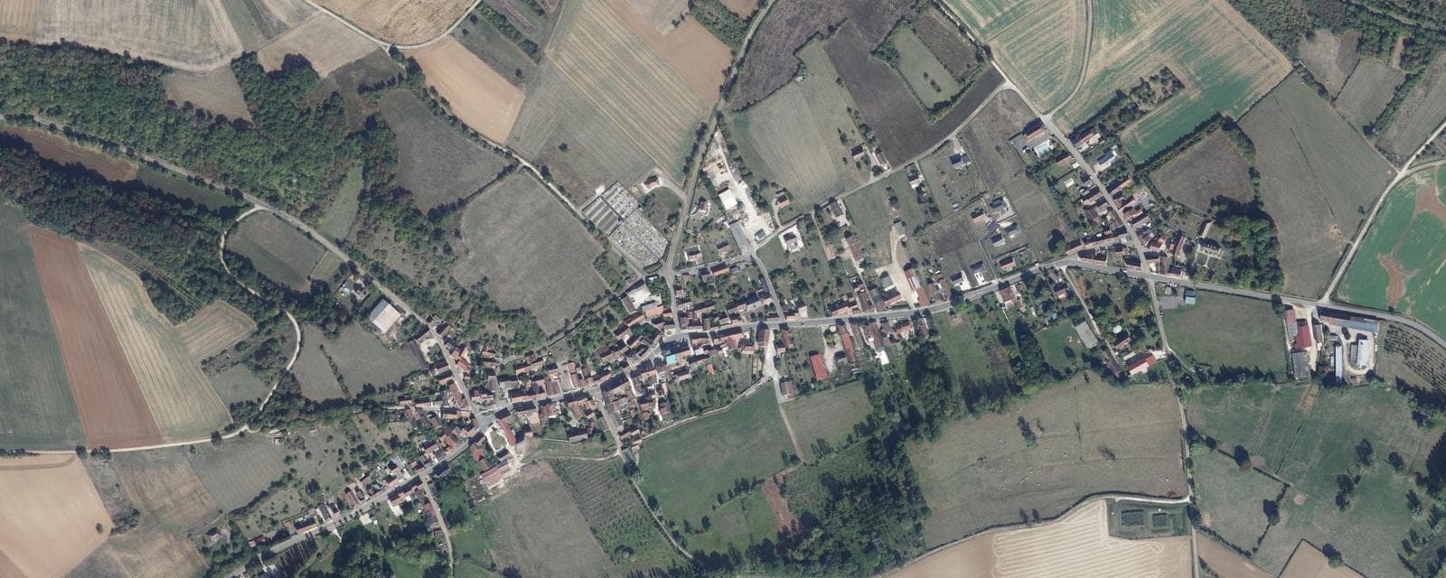 Vue aérienne de Billy-sur-Oisy (Nièvre)