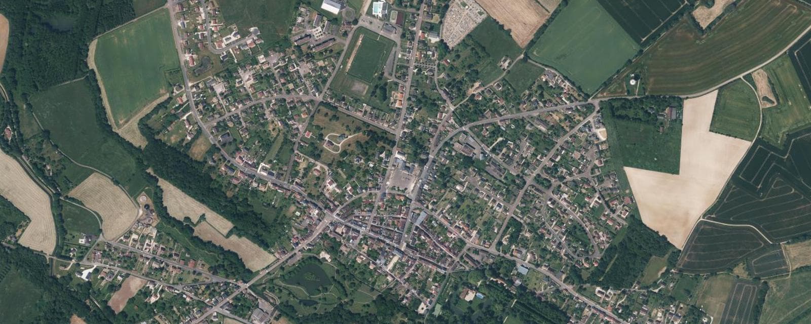 Vue aérienne de Bléneau (Yonne)