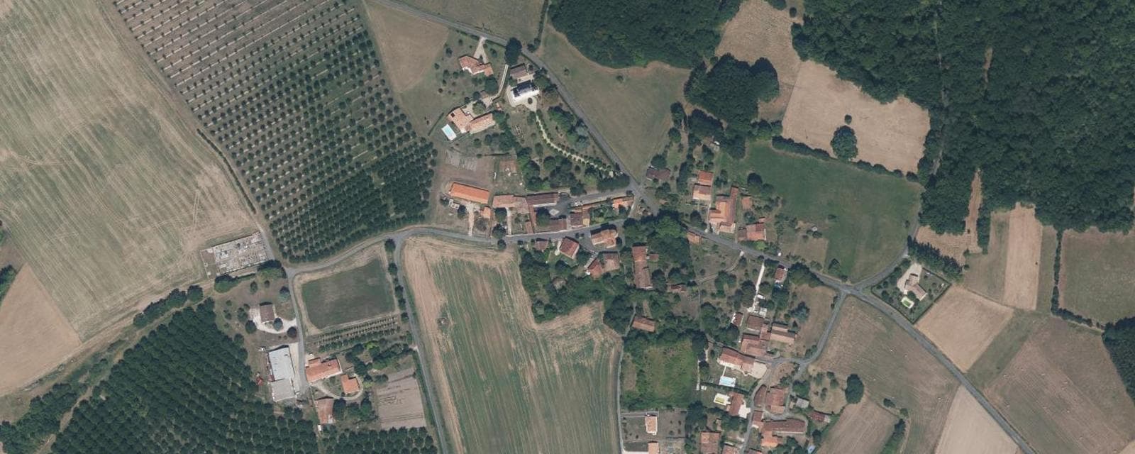 Vue aérienne de Brie-sous-Chalais (Charente)