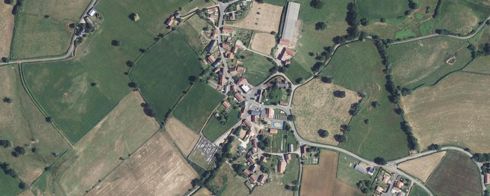 Vue aérienne de Buxières-sous-Montaigut (Puy-de-Dôme)