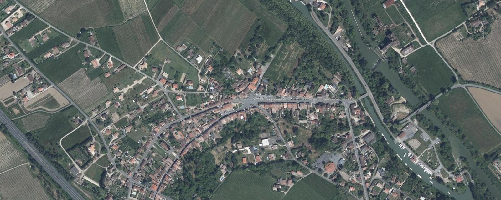 Vue aérienne de Buzet-sur-Baïse (Lot-et-Garonne)