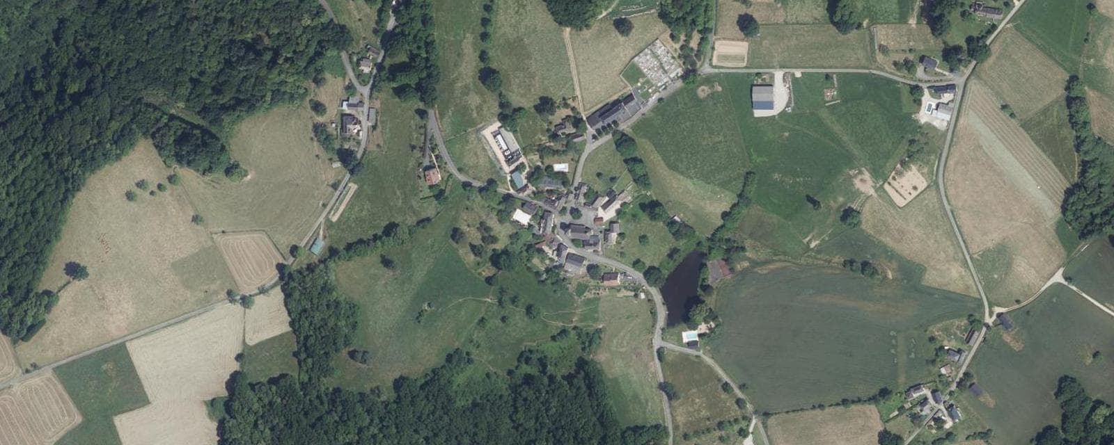 Vue aérienne de Cahus (Lot)