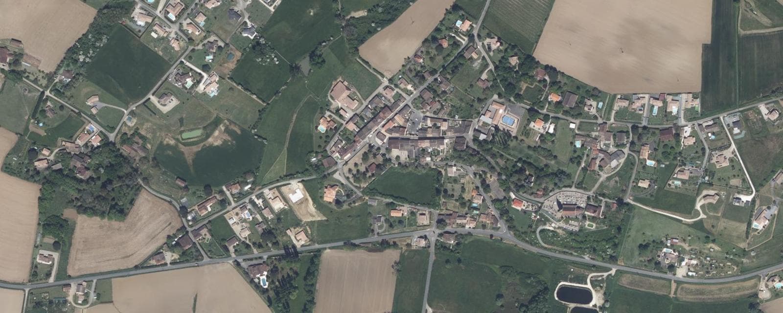 Vue aérienne de Castelnau-sur-Gupie (Lot-et-Garonne)