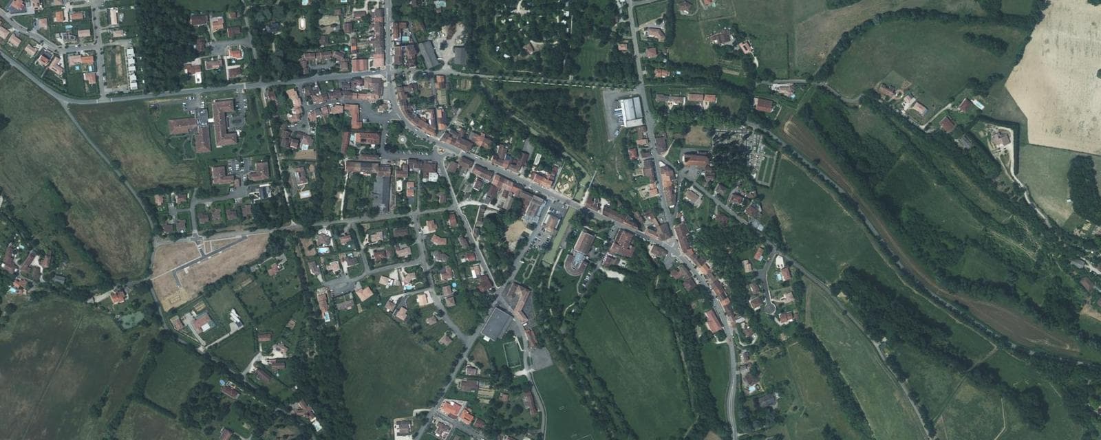 Vue aérienne de Castéra-Verduzan (Gers)