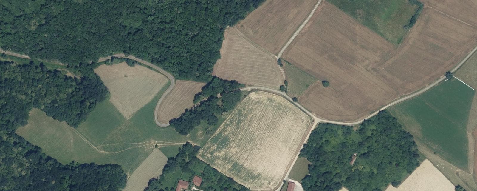 Vue aérienne de Casterets (Hautes-Pyrénées)