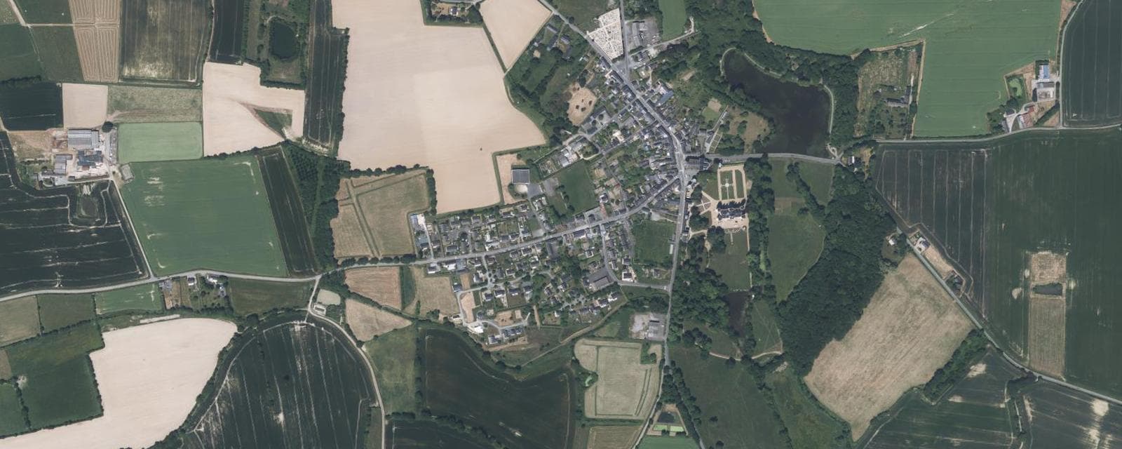 Vue aérienne de Challain-la-Potherie (Maine-et-Loire)