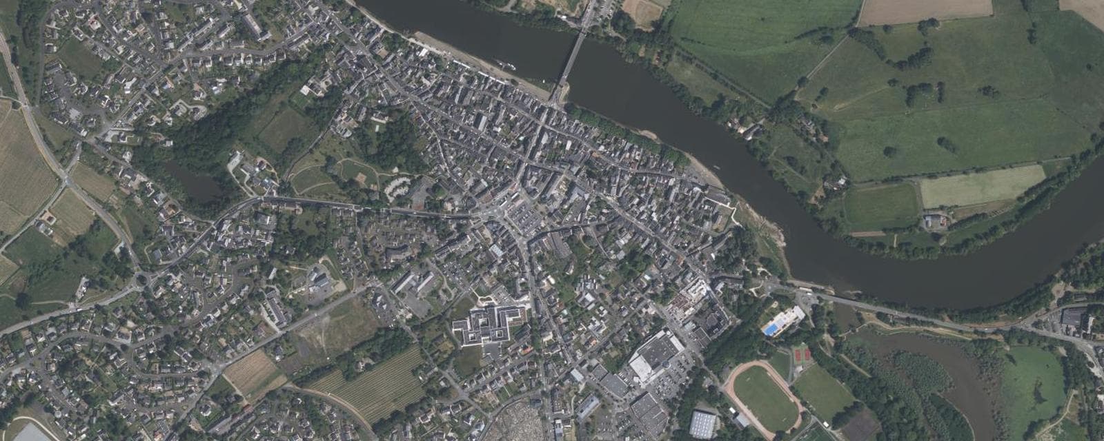 Vue aérienne de Chalonnes-sur-Loire (Maine-et-Loire)
