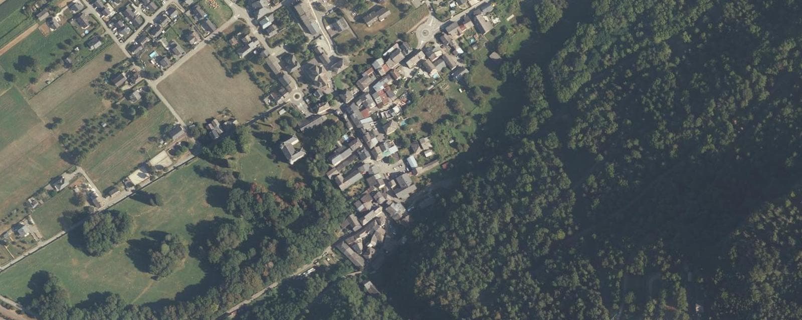 Vue aérienne de Chamoux-sur-Gelon (Savoie)