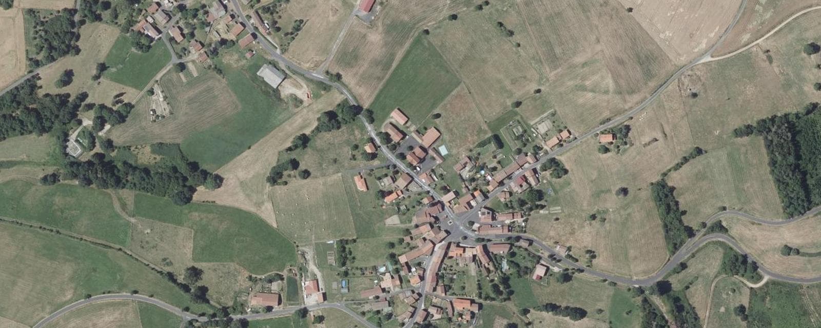 Vue aérienne de Champagnat-le-Jeune (Puy-de-Dôme)
