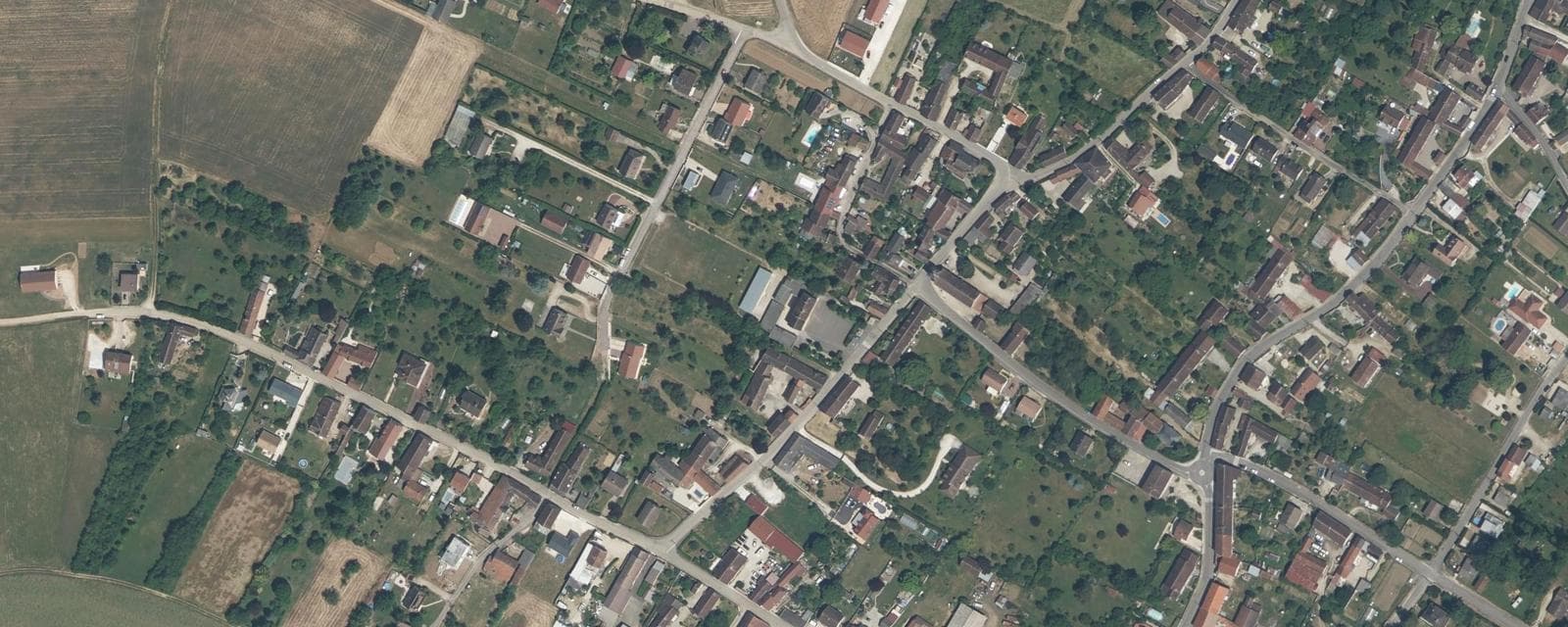 Vue aérienne de Chamvres (Yonne)