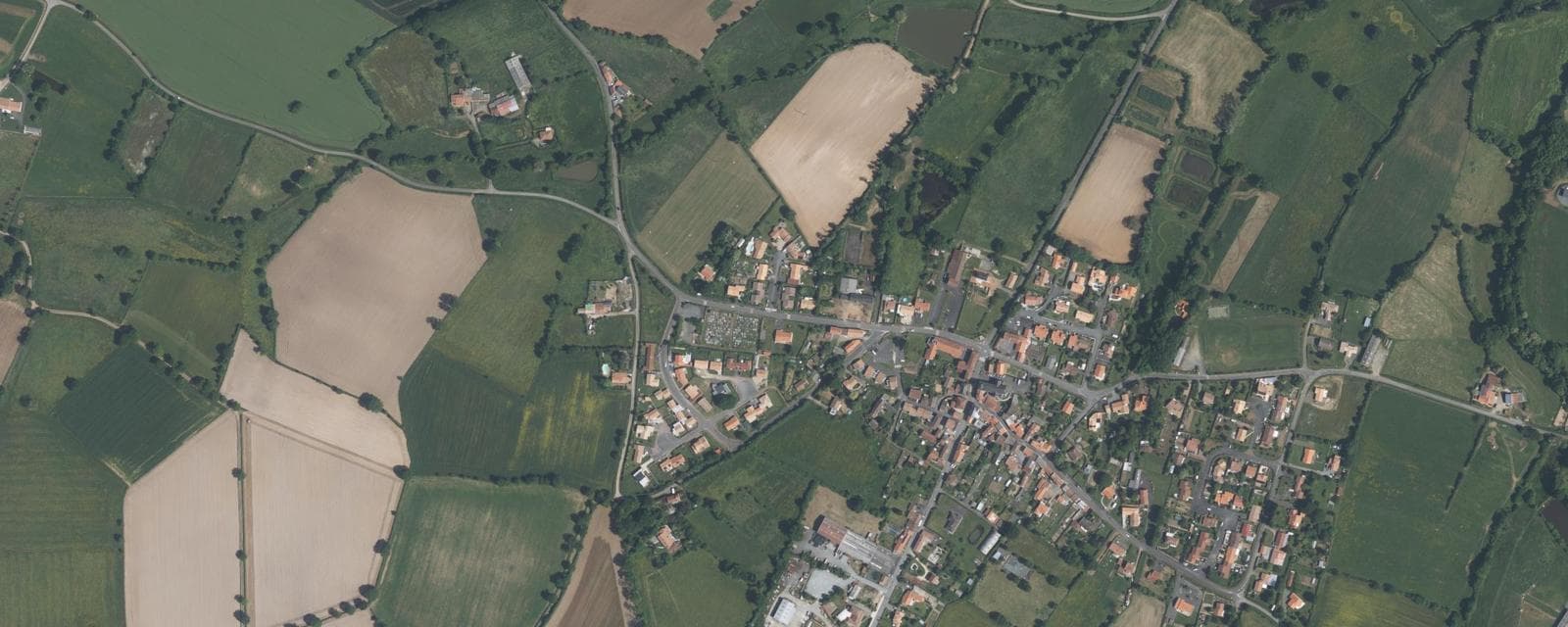Vue aérienne de Chanteloup-les-Bois (Maine-et-Loire)