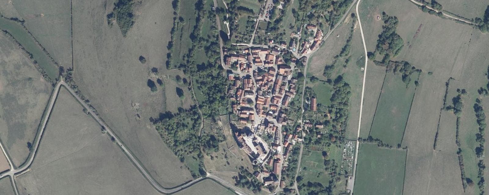 Vue aérienne de Châteauneuf (Côte-d'Or)