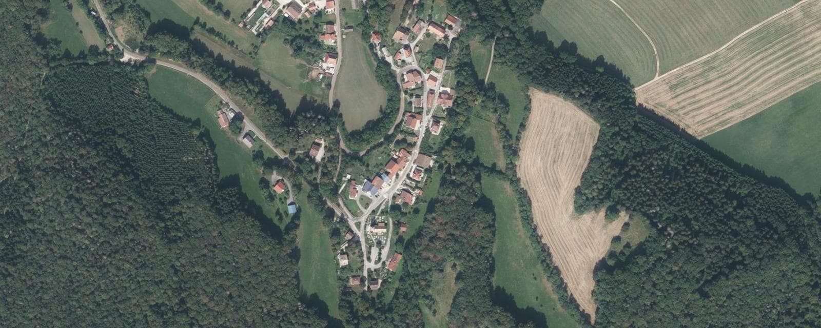 Vue aérienne de Châtelneuf (Jura)
