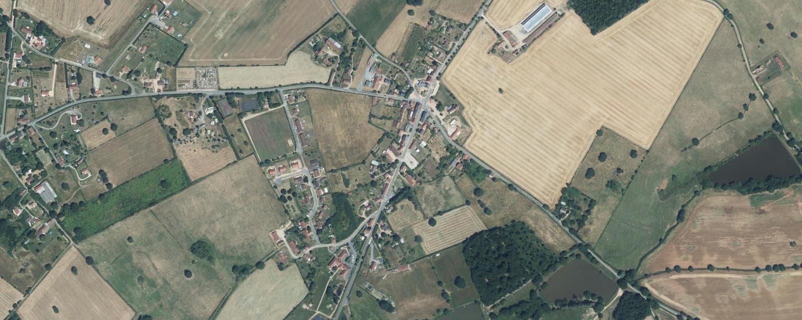 Vue aérienne de Chazemais (Allier)