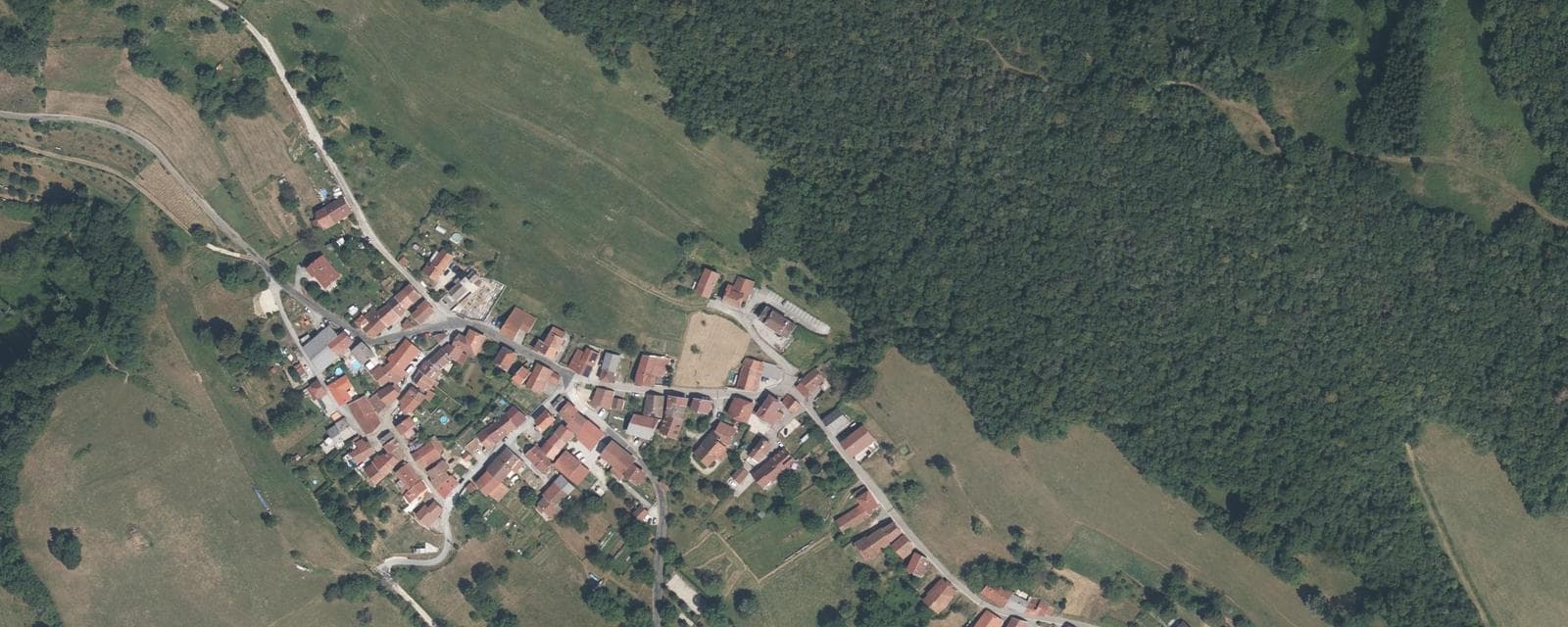 Vue aérienne de Cleyzieu (Ain)