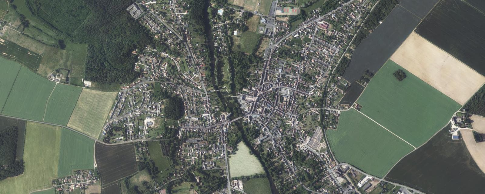 Vue aérienne de Cloyes-les-Trois-Rivières (Eure-et-Loir)