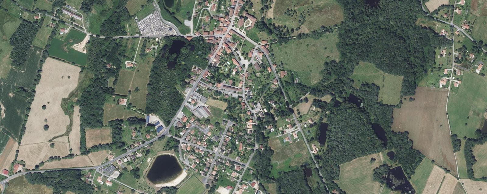 Vue aérienne de Cognac-la-Forêt (Haute-Vienne)