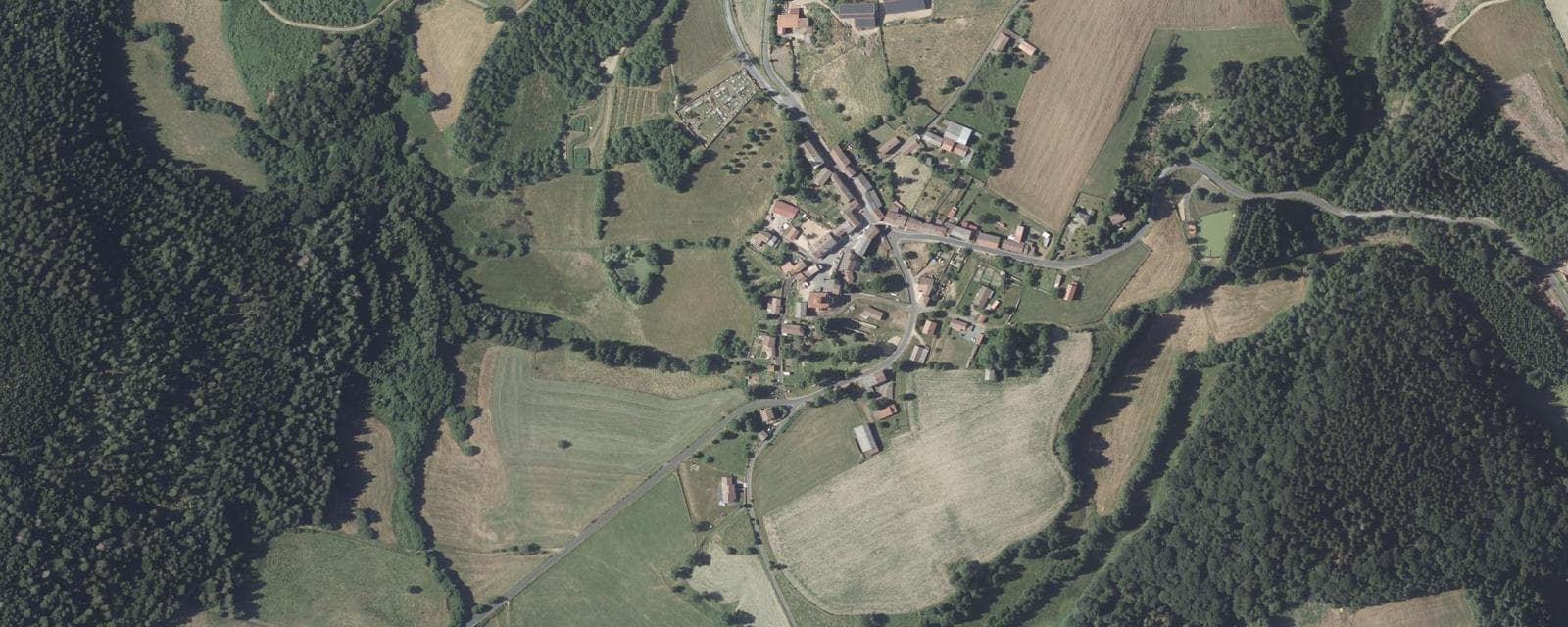Vue aérienne de Condat-lès-Montboissier (Puy-de-Dôme)
