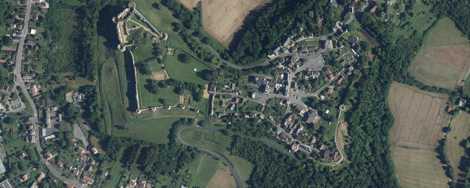 Vue aérienne de Coucy-le-Château-Auffrique (Aisne)