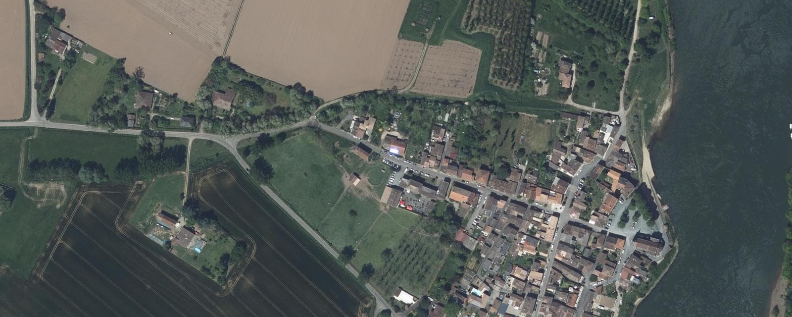 Vue aérienne de Couthures-sur-Garonne (Lot-et-Garonne)