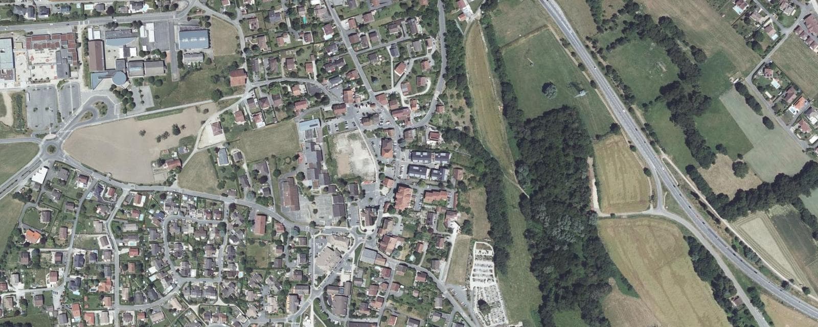 Vue aérienne de Cranves-Sales (Haute-Savoie)