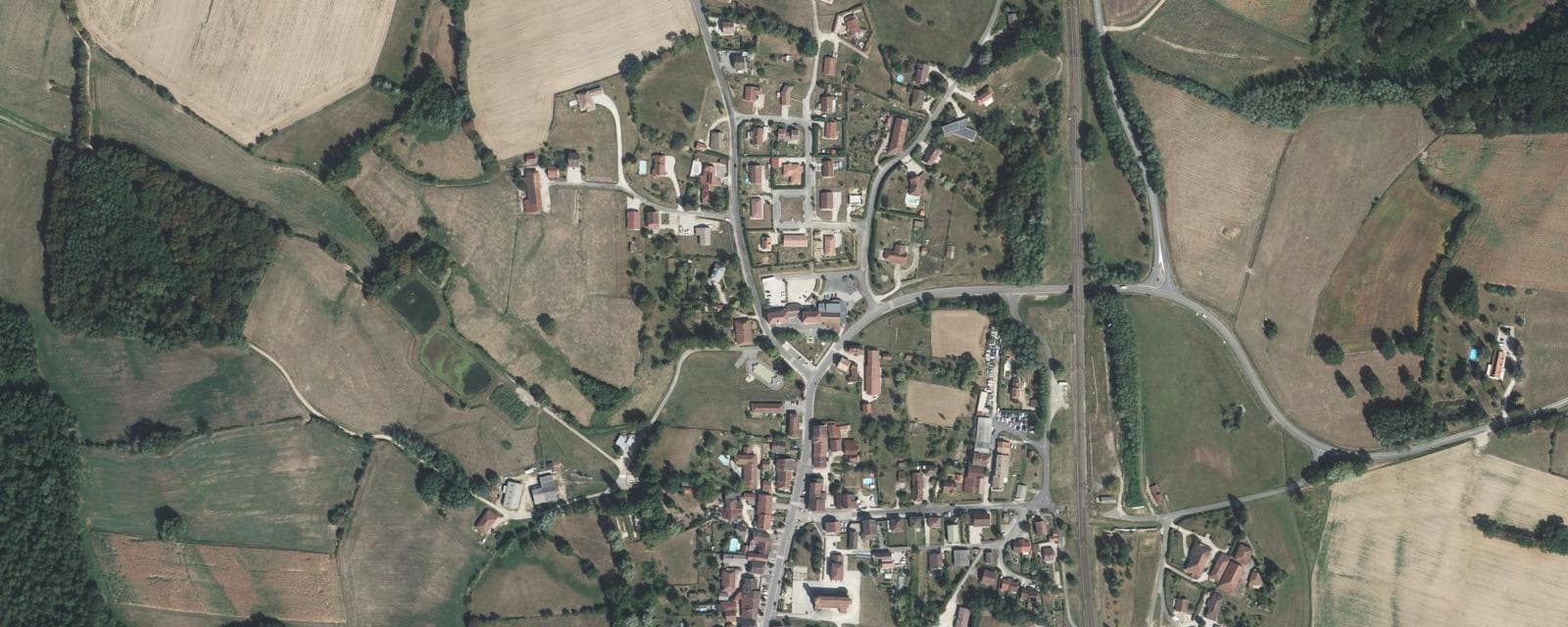 Vue aérienne de Dommartin-lès-Cuiseaux (Saône-et-Loire)