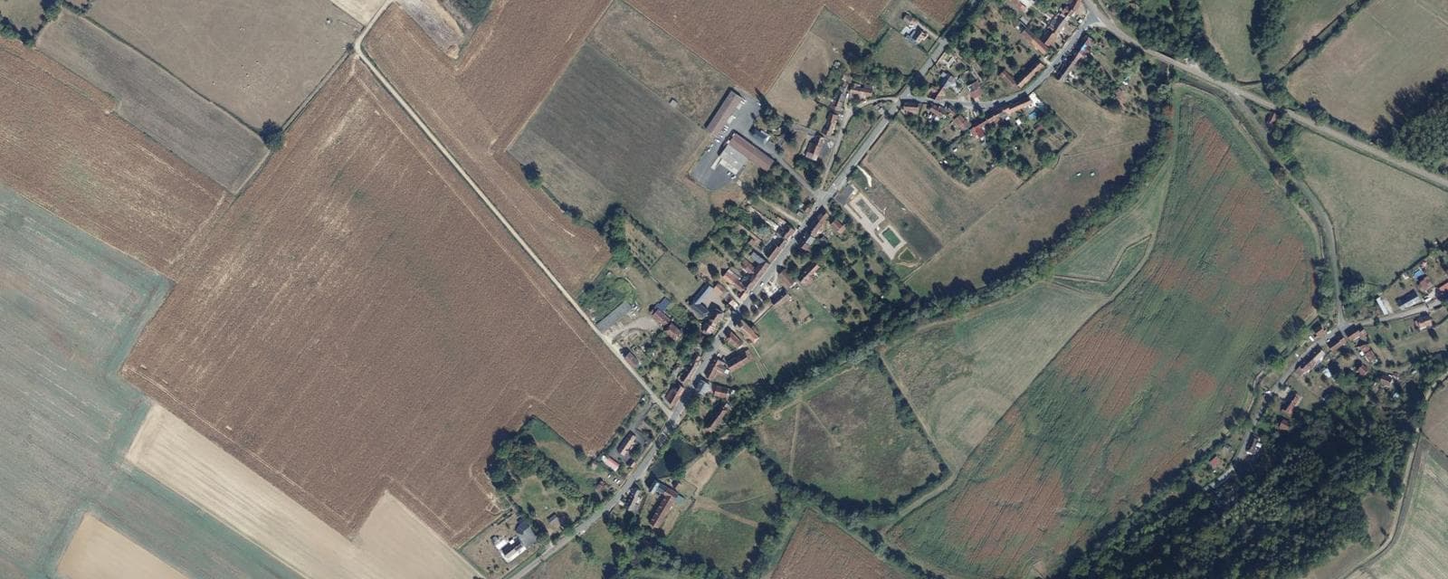 Vue aérienne de Dompierre-sur-Nièvre (Nièvre)
