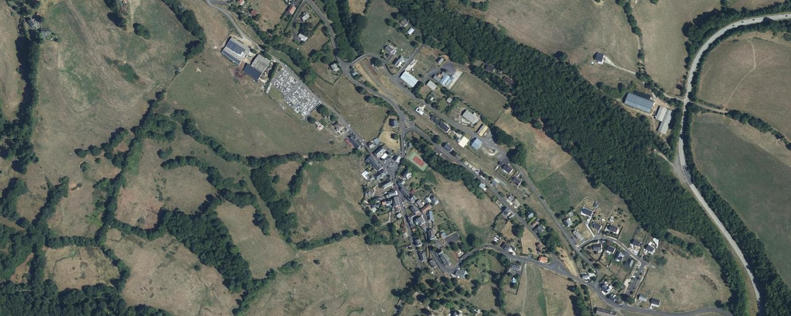 Vue aérienne de Drugeac (Cantal)