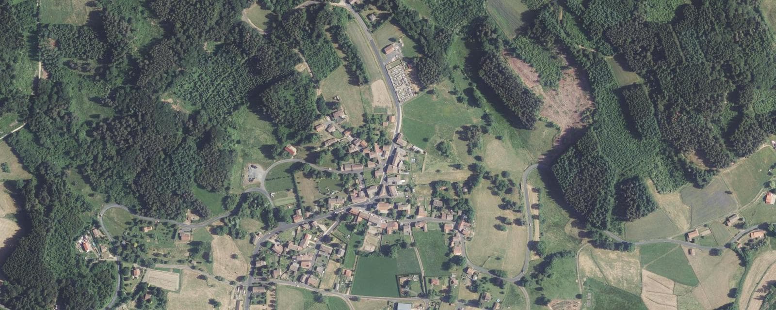 Vue aérienne de Églisolles (Puy-de-Dôme)
