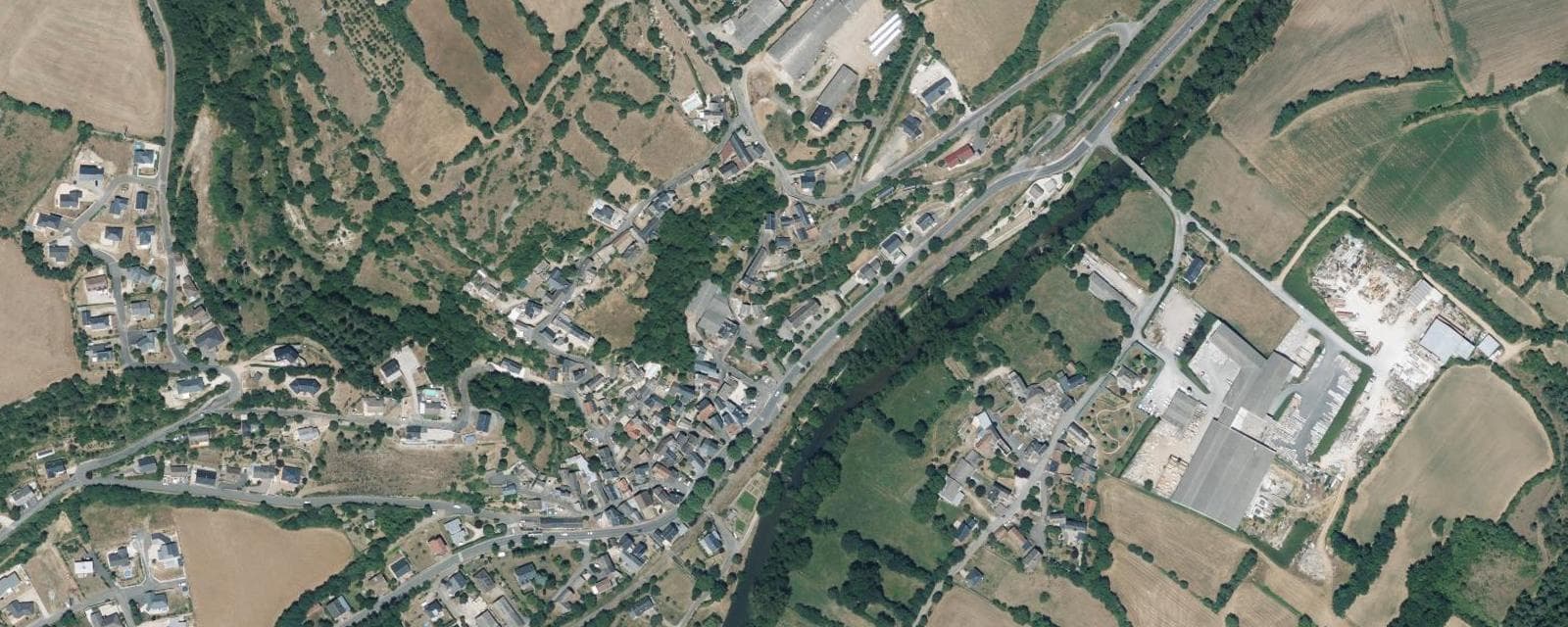 Vue aérienne de Esclanèdes (Lozère)