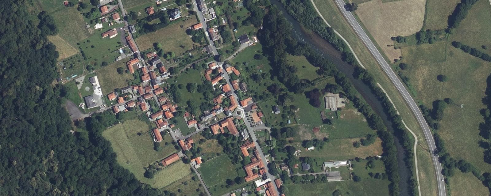 Vue aérienne de Esténos (Haute-Garonne)