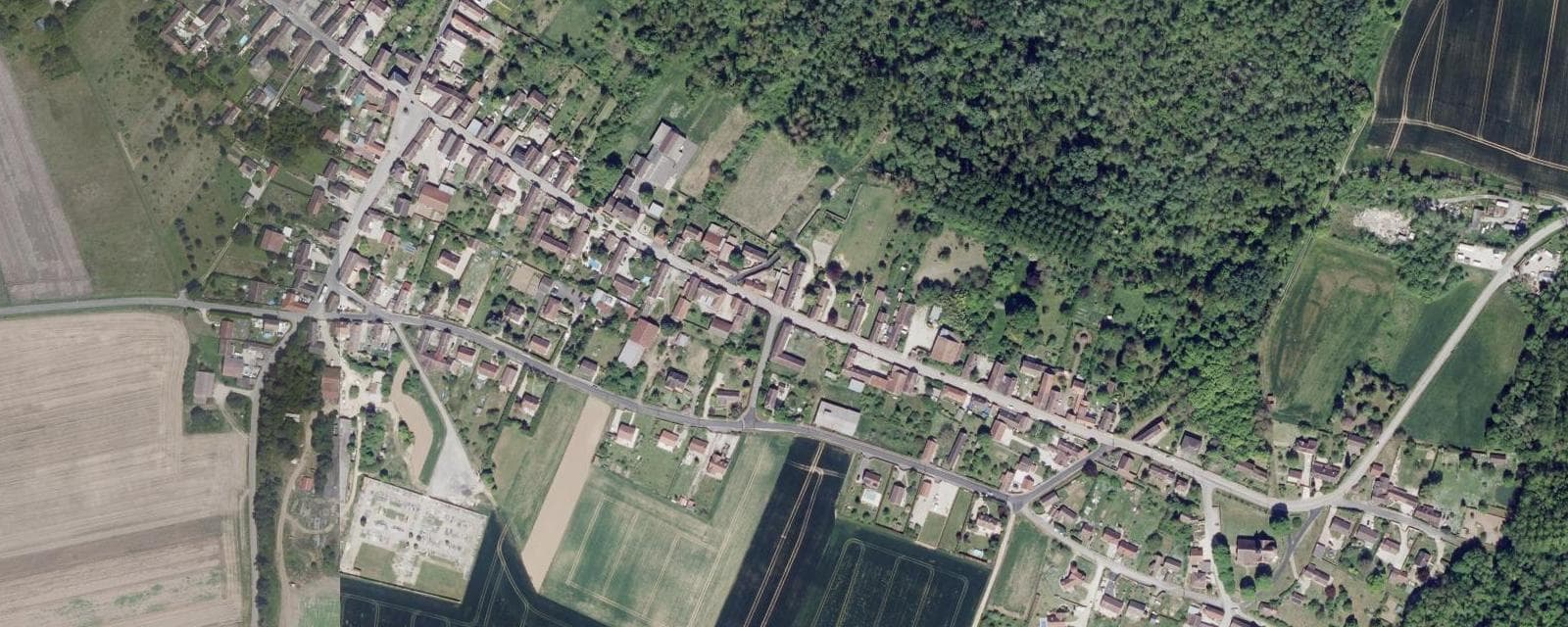 Vue aérienne de Fontaine-Fourches (Seine-et-Marne)