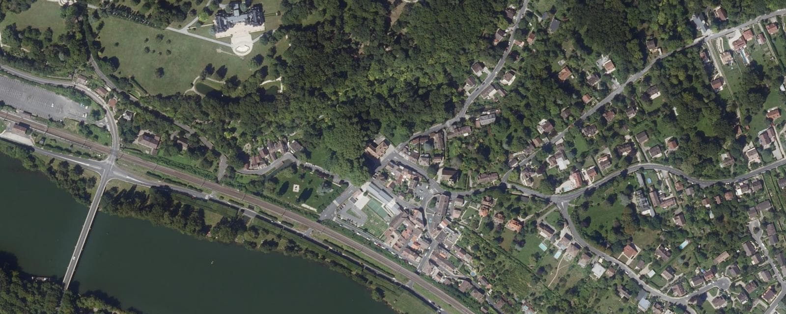 Vue aérienne de Fontaine-le-Port (Seine-et-Marne)